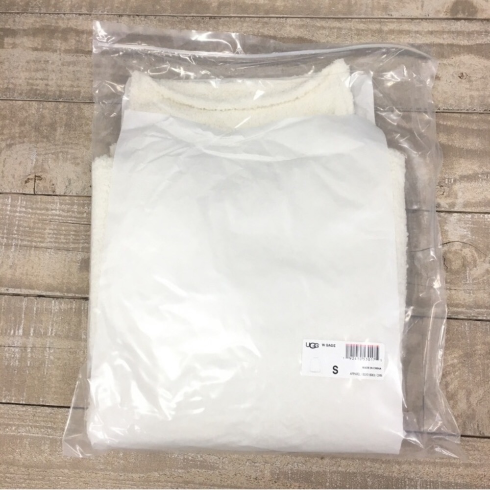 LAST ONE UGG Australia soft Turtleneck sweater - Picture 4 of 4